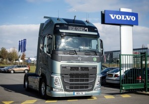 Jean-Pierre Ducournau kihajt a Volvo Truck Center-ből