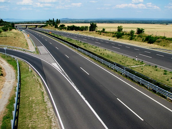 NFM: az autópálya-építés fajlagos kilométerköltsége 2,3 milliárd forint