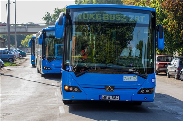 Új Credo Citadell buszok érkeznek a Pannon Volán Zrt. pécsi telephelyére 2013. augusztus 27-én. A 15 új szóló autóbusz a pécsi buszcsereprogram részeként érkezett a városba. MTI Fotó: Sóki Tamás