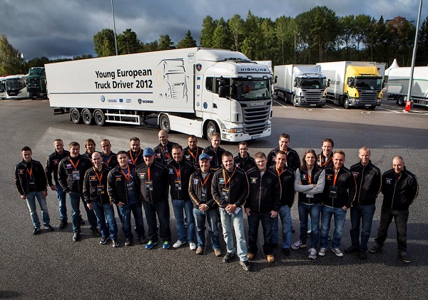 A 2012-es európai döntő versenyzői a fődíj előtt