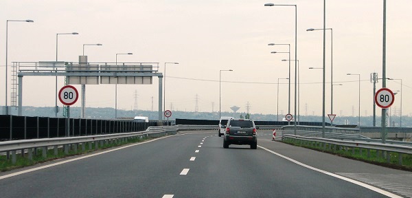 Változtak a sebességkorlátozott szakaszok határai az M5-ös és az M6-os autópálya Budapesthez közeli részein