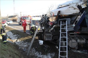 kamion-busz-baleset-20120221