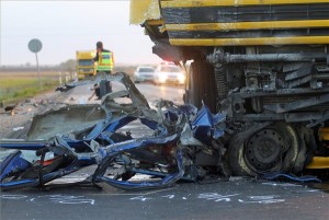 kamion-szemelyauto-baleset-szerencs-120426