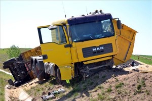 felborult-kamion-m6-120620