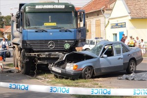 szemelyauto-teherauto-baleset-120911