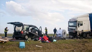 szemelyauto-kamion-frontalis-karambol-121015