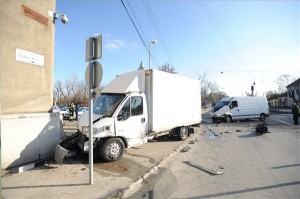 ket-kisteherauto-utkozott-ossze-csepelen-130302