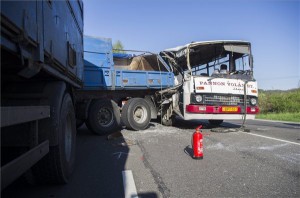 teherauto-busz-karambol-manfa-130425