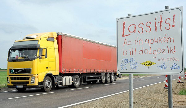 5384 Tabla az utepitesnel Hatvan hataraban  H.Szabo Sandor felvetele