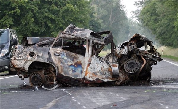 kiegett-osszetort-szemelyauto-37-es-fouton-150604