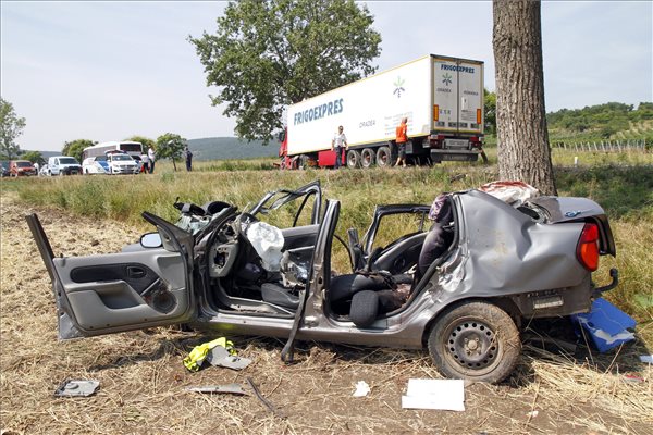 Eurostat: jelentősen csökkent a közúti balesetek halálos áldozatainak száma az EU-ban