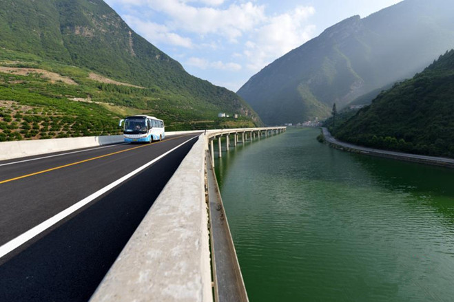 Kínában 530 ezer kilométernyi autóút épült öt év alatt