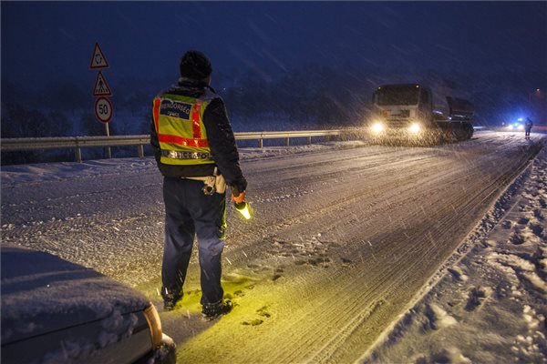 kamionstop-havazas-rendor-160106