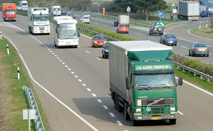 A közúti személy-és áruszállítási alágazat terheinek további csökkentésére tett javaslatot négy érdekképviselet