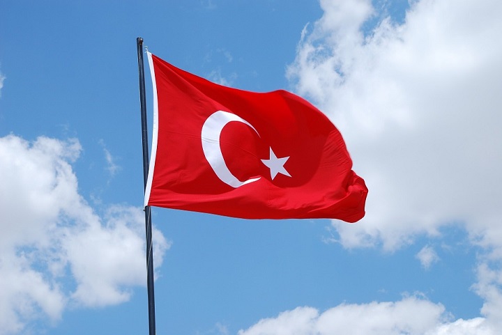 444 – A török sajtó szerint a magyar vámosok feltartóztattak 400 török kamiont