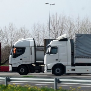 ÉKM: a hosszú hétvégére enyhítettek a kamionforgalom korlátozásán