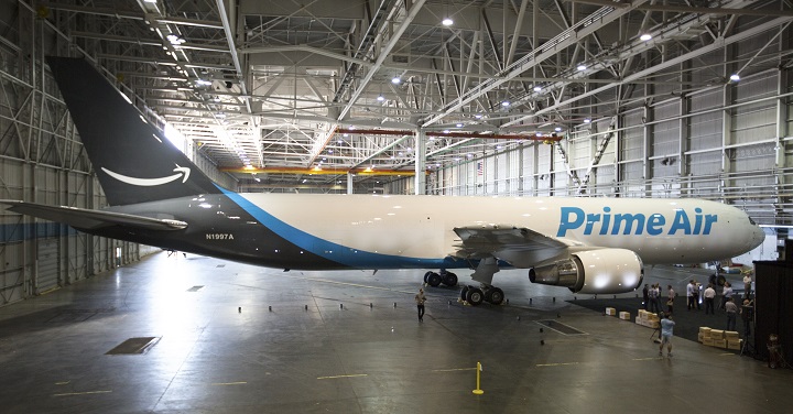 Munkába állt az Amazon első saját teherrepülőgépe