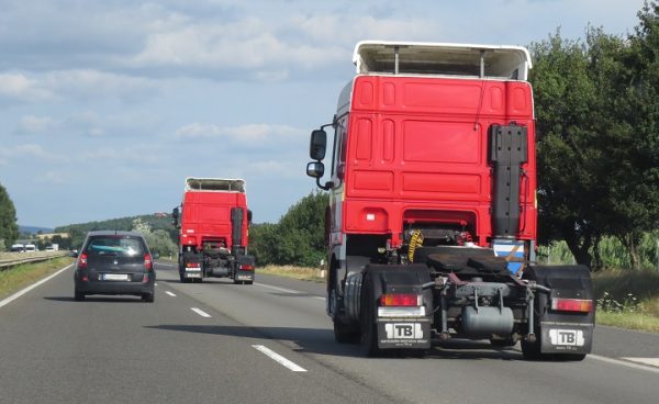 nyerges-vontatok-m1-autopalyan-2016