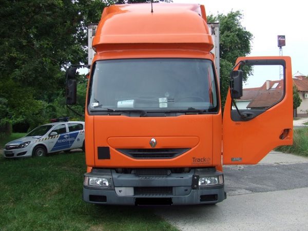 rendszamot-cserelt-a-teherauton-police-hu-20162008082026