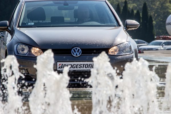 bridgestone-vw-golf-bs_02