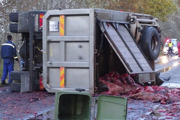 Összeütközött egy kamion és egy terepjáró Kecskemét tér