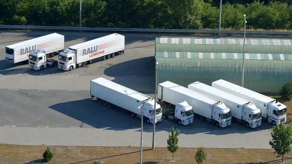 12106-kamionok-az-m0-on-hszabo-sandor-felvetele