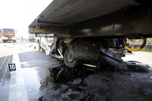 Kisbusz és kamion ütközött, egy ember meghalt az M5-ösön I