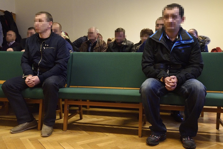 Illegális bevándorlás - Tizenkét évet kapott a százhat emb