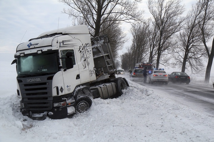Hófúvások nehezítették a közlekedést kedden és szerdán Borsod-Abaúj-Zemplén megyében