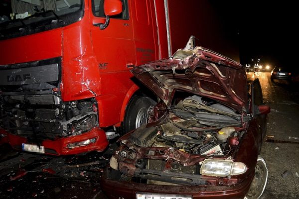 Halálos baleset történt az 53-as fõúton