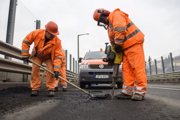 Kátyúzás Salgótarjánban