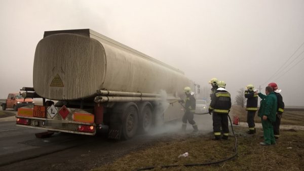 tartalykocsi-kereket-oltjak-tuzoltok-170217