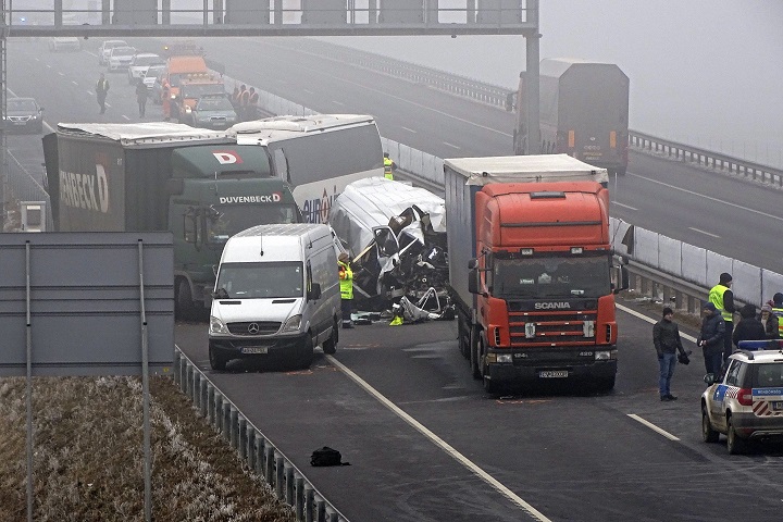 Tömegbaleset az M43-ason - Két török, egy román és egy bol