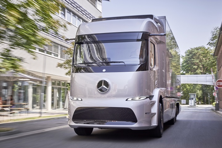 Több mint tíz évre előre fedezi akkumulátorigényét a Daimler