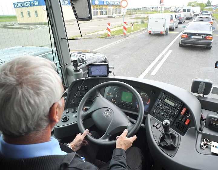 Mi Hazánk: támogassa az állam a buszsofőrök és a teherautó-vezetők képzését
