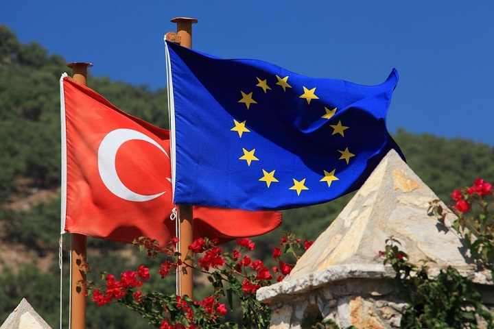 Uniós főtanácsnok: a török teherautókra kivetett magyar adó nincs összhangban az uniós joggal