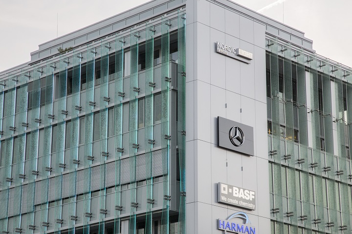 mercedes-benz-budapesti-szekhaza-170420