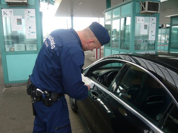 szemelyauto-hatar-ellenorzes-police-hu-20170304180420