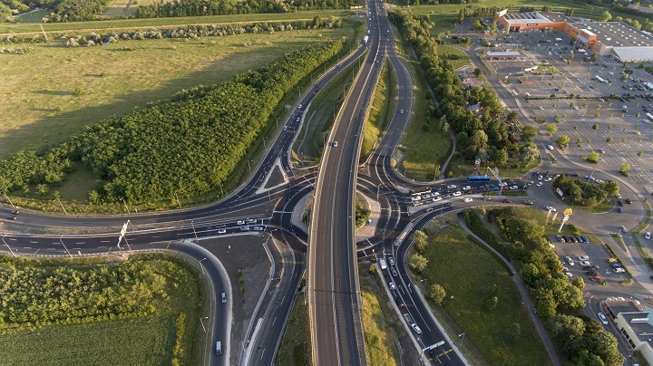 Átadták a forgalomnak az M0-s és 11-es út csomópontját