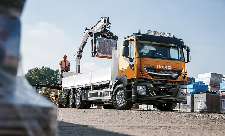 Az IVECO bemutatja új könnyű terepes tehergépkocsiját, a Stralis  X-WAY modellt