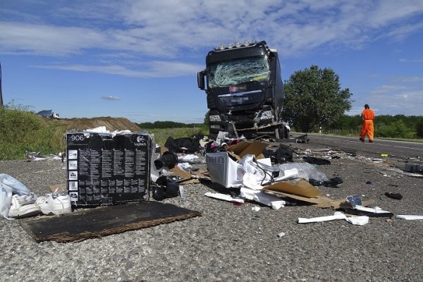 Baleset történt Albertirsánál, teljes útzár a 4-es fõúto