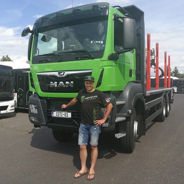 Kristóf István nagyon elégedett új MAN TGS 33.500 6x6 rönkszállítójával.