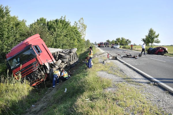 Halálos baleset a 42-es fõúton
