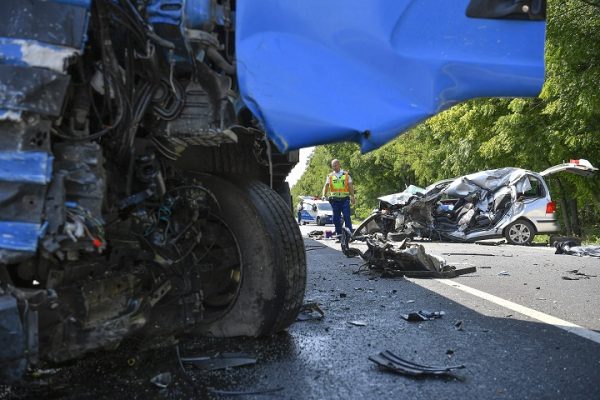 Halálos baleset a 4-es fõúton Debrecen határában