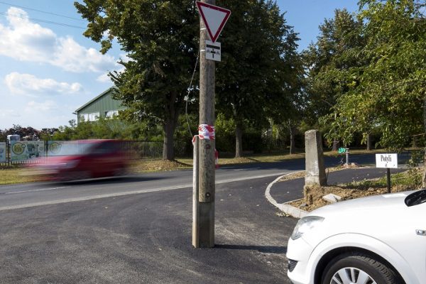 Villanyoszlop maradt egy újonnan kialakított nagykanizsai kere