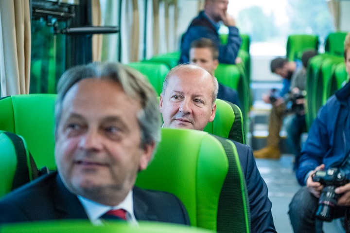 simicsko-istvan-Buszbemutato-currus-ariest-IKARUS-63-utaster-uleseben