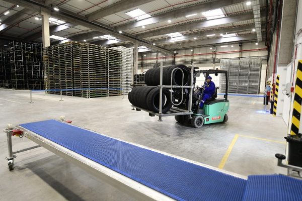 A Révész-Nyírlog Kft. új logisztikai központjának átadás