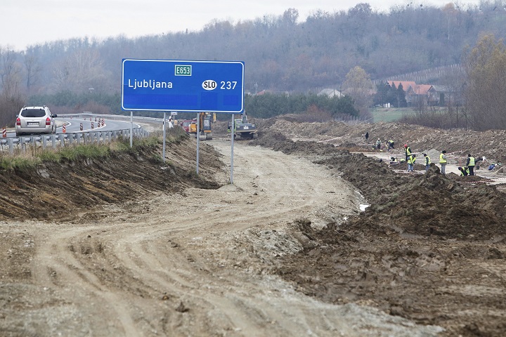 Megkezdõdtek az M70-es autóút kiszélesítésének munkálata