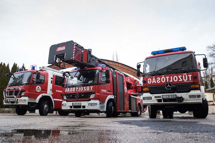 bridgestone-tatabanyai-tuzoltoauto-gumiabroncs-atadas-180208