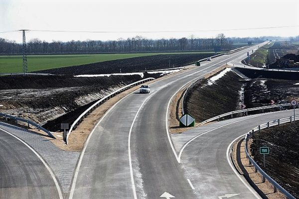 Átadták a forgalomnak a 47-es út hódmezõvásárhelyi elker?